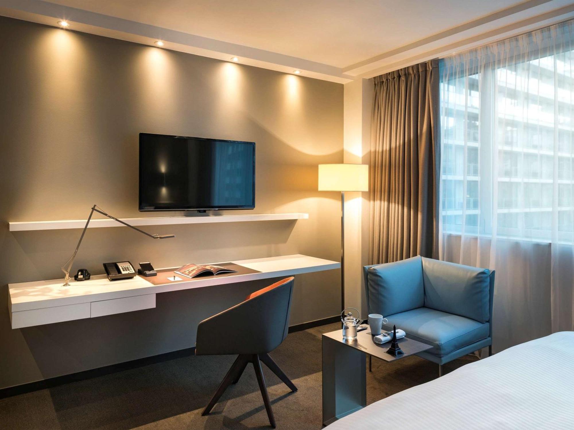 Hotel Pullman Paris Tour Eiffel Esterno foto
